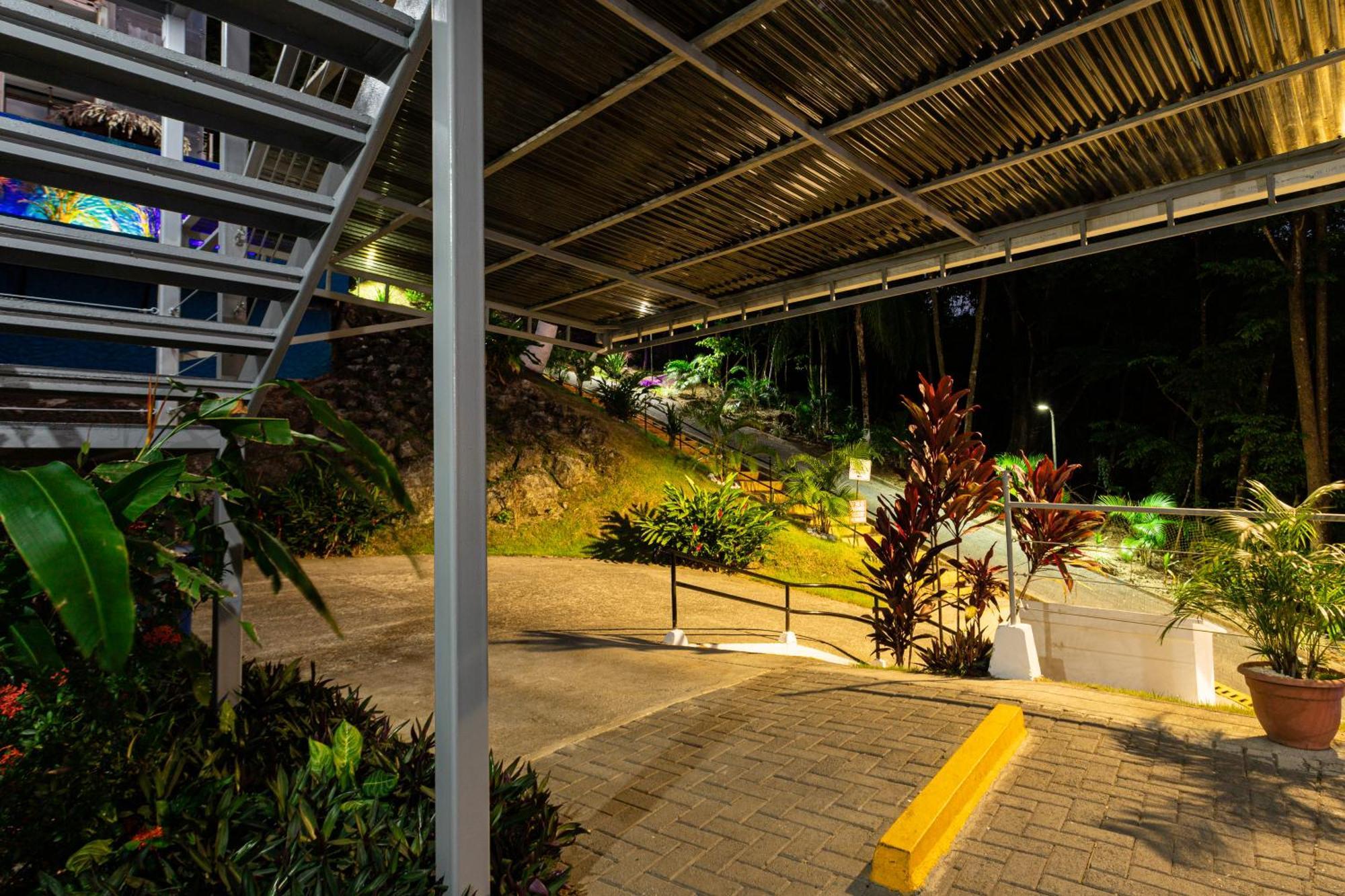El Faro Containers Beach Hotel Manuel Antonio Zewnętrze zdjęcie